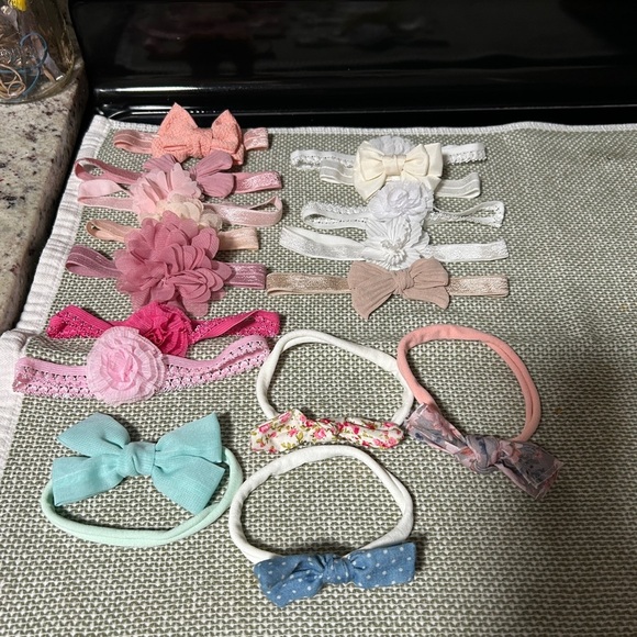 Assorted Baby Headbands with Bows and Flowers - Picture 6 of 14